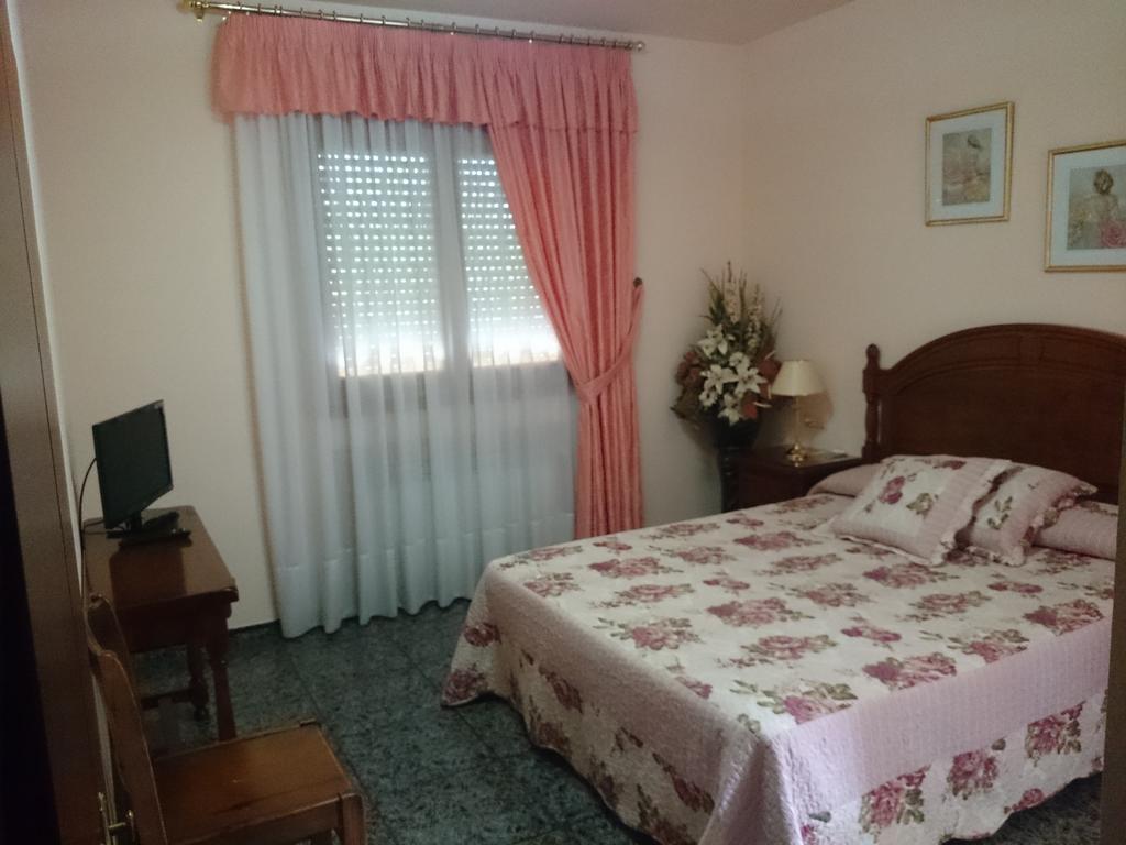 Hostal El Violi Cardona Exteriör bild