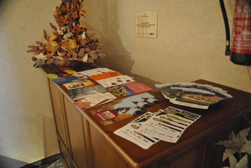 Hostal El Violi Cardona Exteriör bild