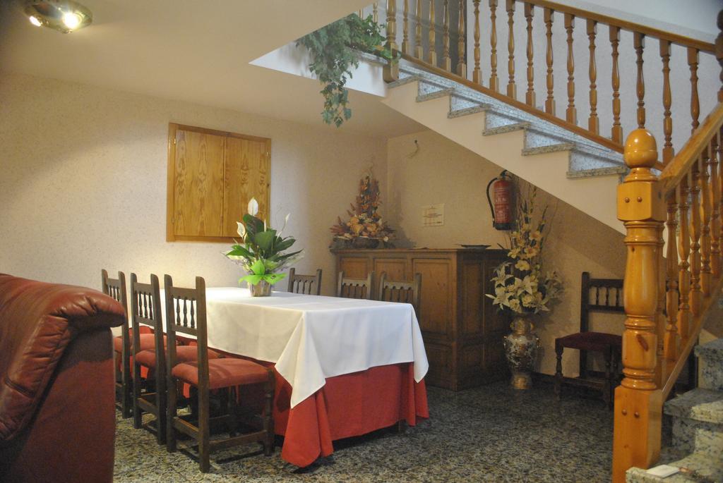 Hostal El Violi Cardona Exteriör bild